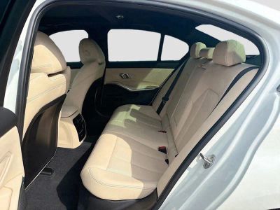 2025 BMW 3 Series — photo 21 view