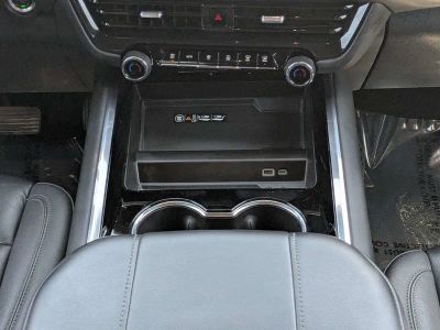 2025 Chevrolet Tahoe — photo 18 view