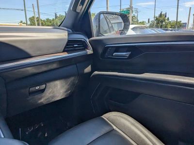 2025 Chevrolet Tahoe — photo 16 view