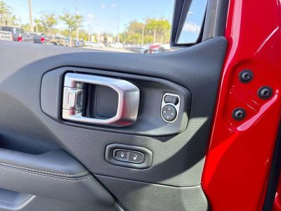 2026 Jeep Wrangler — photo 13 view