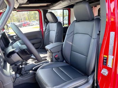 2026 Jeep Wrangler — photo 11 view