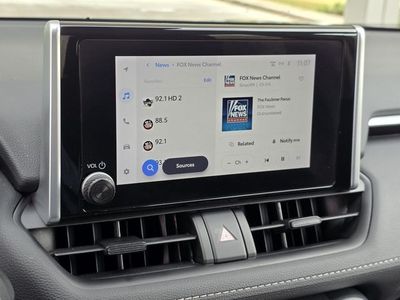 2023 Toyota RAV4 Hybrid - Photo 17