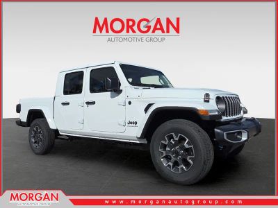2026 Jeep Gladiator Sahara in White/off-white — front three-quarter view