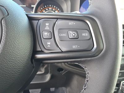 2026 Jeep Gladiator — photo 18 view