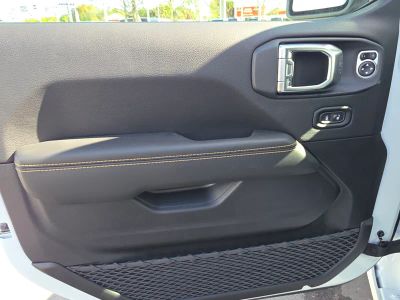 2026 Jeep Gladiator — photo 14 view