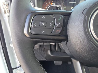 2026 Jeep Gladiator — photo 17 view