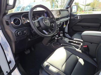 2026 Jeep Gladiator — photo 13 view