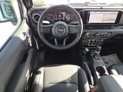 2026 Jeep Gladiator — photo 10 view