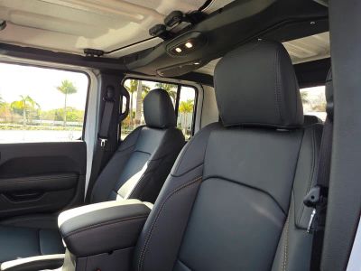 2026 Jeep Gladiator — photo 11 view