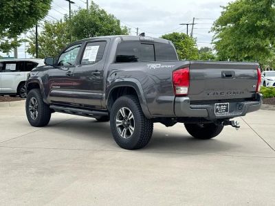 2017 Toyota Tacoma - Photo 6