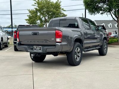 2017 Toyota Tacoma - Photo 8