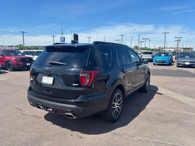 2017 Ford Explorer — detail view