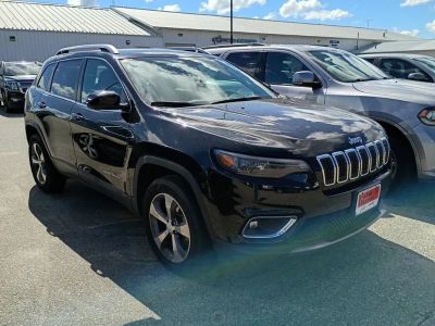 2019 Jeep Cherokee — interior view