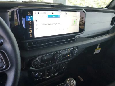 2026 Jeep Wrangler — photo 24 view