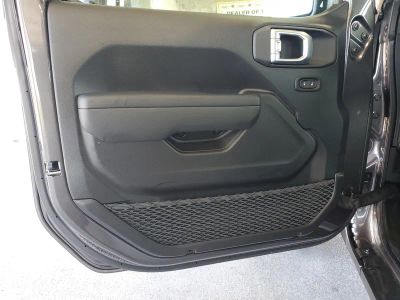 2026 Jeep Wrangler — photo 13 view