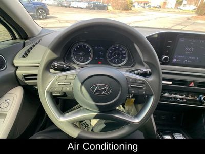 2023 Hyundai Sonata SE - Photo 18