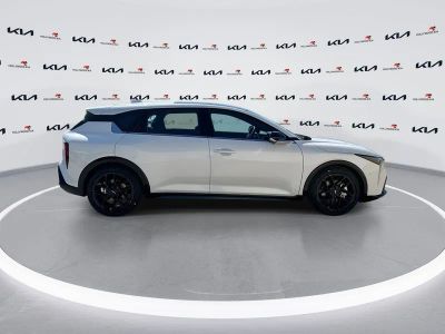 2026 Kia K4 Hatchback — photo 9 view