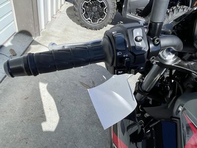 2025 Kawasaki Z650 - Photo 12
