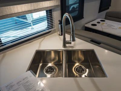 2027 Thor Motor Coach OMNI TRAIL — photo 13 view