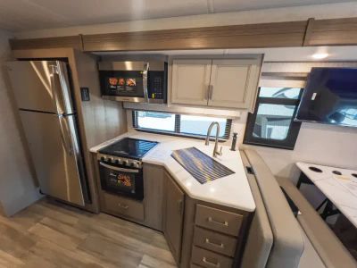 2027 Thor Motor Coach OMNI TRAIL — photo 11 view
