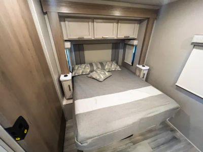 2027 Thor Motor Coach OMNI TRAIL — photo 17 view