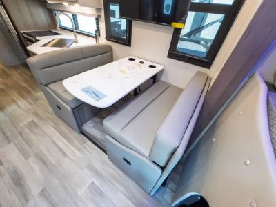2027 Thor Motor Coach OMNI TRAIL — photo 8 view