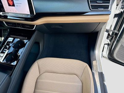 2026 Volkswagen Atlas Cross Sport — photo 17 view