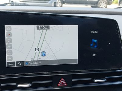 2024 Hyundai Elantra — photo 17 view