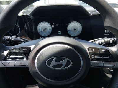2024 Hyundai Elantra — photo 12 view