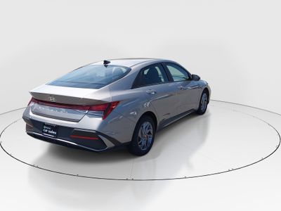 2024 Hyundai Elantra — photo 7 view
