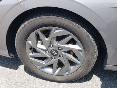 2024 Hyundai Elantra — photo 10 view