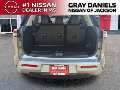 2024 Nissan Pathfinder — photo 8 view