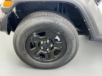 2022 Jeep Wrangler — photo 11 view