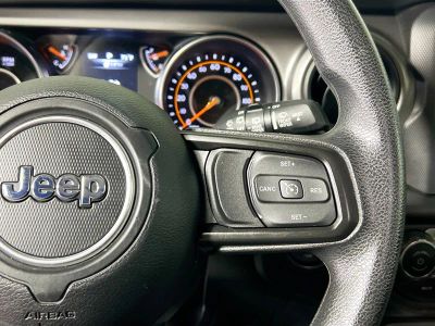 2022 Jeep Wrangler — photo 17 view