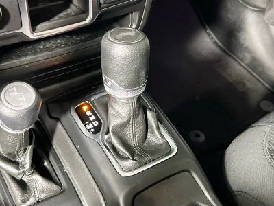 2022 Jeep Wrangler — photo 21 view