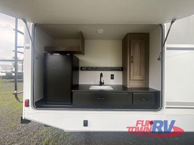 2025 Coachmen RV Freedom Express Ultra Lite - Photo 3