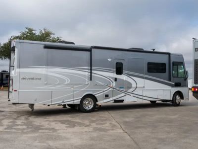 2017 Winnebago ADVENTURER - Photo 23