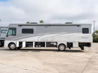 2017 Winnebago ADVENTURER - Photo 22
