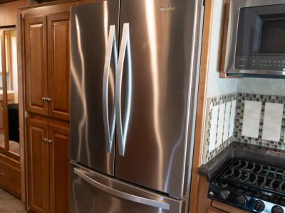 2017 Winnebago ADVENTURER - Photo 11
