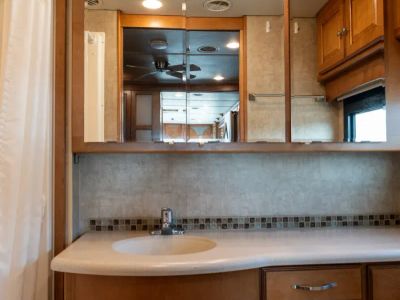 2017 Winnebago ADVENTURER - Photo 20