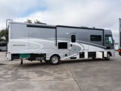 2017 Winnebago ADVENTURER - Photo 24