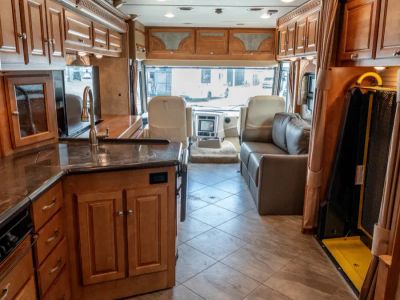 2017 Winnebago ADVENTURER - Photo 3