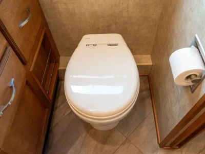 2017 Winnebago ADVENTURER - Photo 17