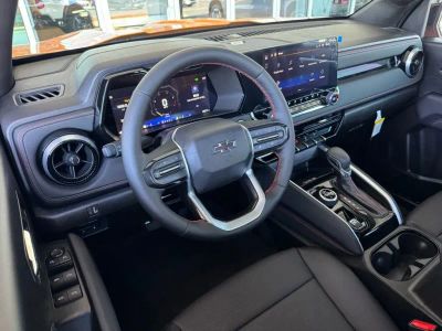 2025 Chevrolet Colorado - Photo 3