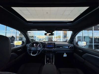2025 Chevrolet Colorado - Photo 4