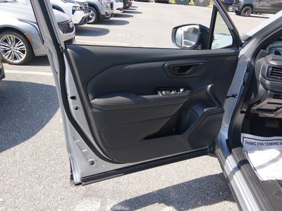 2025 Subaru Forester - Photo 14