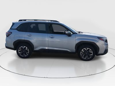 2025 Subaru Forester - Photo 8
