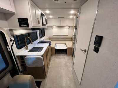 2026 Thor Motor Coach CHATEAU - Photo 5