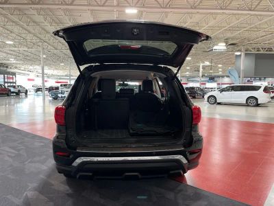 2018 Nissan Pathfinder — detail view