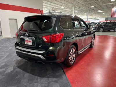 2018 Nissan Pathfinder — rear three-quarter view
